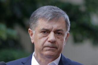 video ionut costea cumnatul lui mircea geoana condamnat pentru mita a fost adus in tara el a fost transportat de la otopeni la rahova 685a6d32d6ee3