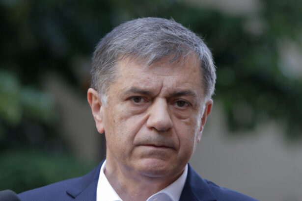 video ionut costea cumnatul lui mircea geoana condamnat pentru mita a fost adus in tara el a fost transportat de la otopeni la rahova 685a6d32d6ee3