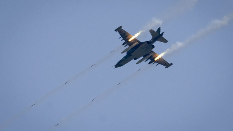 Prăbușirea dramatică a unui avion Su-25 rusesc în Donețk, posibil doborât de un alt aparat din formație 1 video momentul in care un avion su 25 rusesc se prabuseste in regiunea donetk cel mai probabil doborat de avionul cu care zbura in formatie 684c81e2194cd