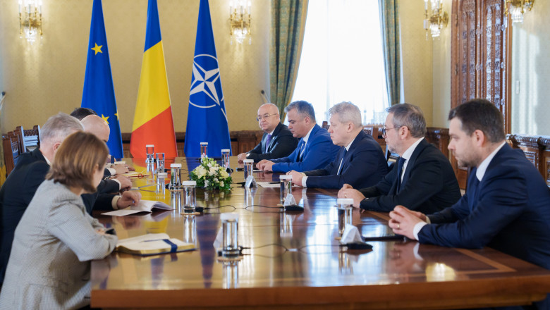 Discuții intense privind strategia guvernamentală: Se conturează reduceri de cheltuieli. Informații: fără spor de antenă și vouchere de vacanță 1 video negocieri asupra programului de guvernare se pregatesc noi reduceri de cheltuieli surse fara spor de antena si vouchere de vacanta 683d8f8c62810