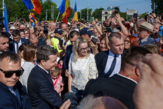 video nicusor dan baie de multime la chisinau presedintele a fost votat de peste 80 dintre basarabenii cu cetatenie romana 6848620298be3
