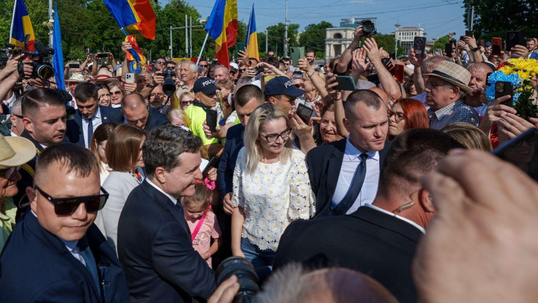 video nicusor dan baie de multime la chisinau presedintele a fost votat de peste 80 dintre basarabenii cu cetatenie romana 6848620298be3