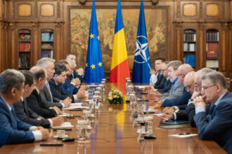 video nicusor dan romania e intr un moment de cotitura deciziile pe care le vom lua vor trasa directia tarii noastre pentru urmatorii ani 68503546d26d4