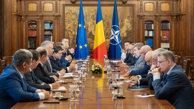 Nicușor Dan: România la răscruce de drumuri – alegerile de astăzi vor contura viitorul țării noastre pentru anii ce vin 1 video nicusor dan romania e intr un moment de cotitura deciziile pe care le vom lua vor trasa directia tarii noastre pentru urmatorii ani 68503546d26d4