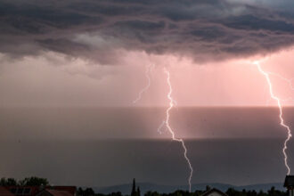 video noua persoane au fost ranite la bordul unui avion ryanair prins de turbulente furtuni violente in sudul germaniei 68416ab03b5b6