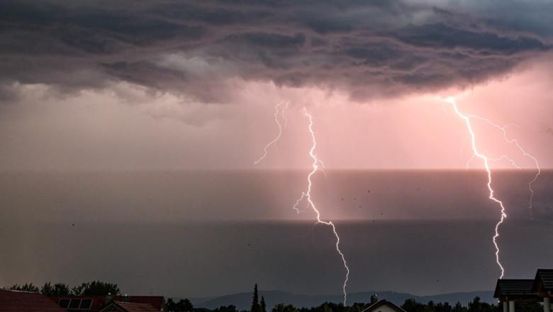 Nouă pasageri răniți într-un zbor Ryanair afectat de turbulențe provocate de furtuni puternice în sudul Germaniei 1 video noua persoane au fost ranite la bordul unui avion ryanair prins de turbulente furtuni violente in sudul germaniei 68416ab03b5b6
