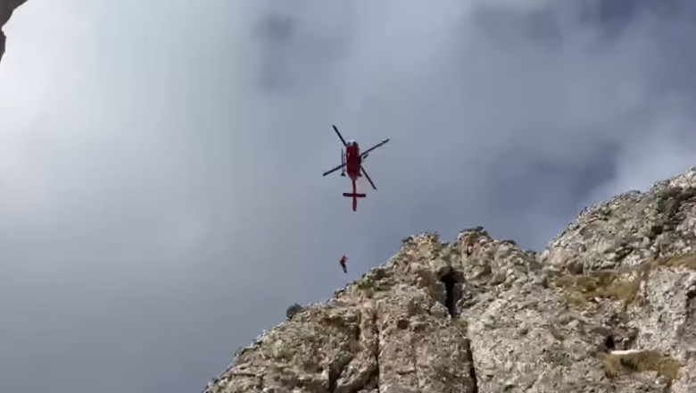 Patru alpinisti prinsi in capcana in Bucegi: o misiune Salvamont de 17 ore 1 video patru alpinisti ramasi blocati in muntii bucegi interventia salvamont a durat 17 ore 683c758a0e93a
