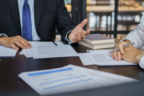 video premiera in romania orasul in care oamenii pot apela la avocatul de serviciu pentru consultanta juridica gratuita 6856717ce494c