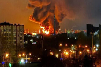 video rafinaria de petrol engels din rusia in flacari dupa un atac cu drone in regiunea saratov 6842b4e98886c