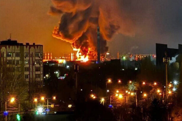 video rafinaria de petrol engels din rusia in flacari dupa un atac cu drone in regiunea saratov 6842b4e98886c