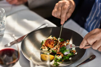 video romanii ies mai rar la restaurant sectorul horeca a inregistrat pierderi de 8 numai in primele luni din acest an 686125677ea27