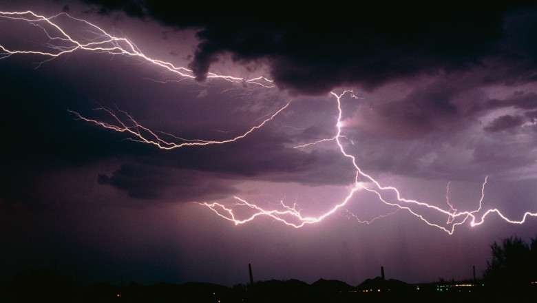 Furtuni devastatoare în București și alte județe: Haosul generat de ploi și grindină 1 video rupere de nori in mai multe judete si in bucuresti imagini cu haosul provocat de ploi si grindina 68409b350d4a5