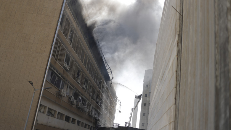 „În timp ce mă odihneam, tavanul s-a prăbușit”. Povestirile pacienților din spitalul israelian afectat de rachetele iraniene. „Lupta continuă” 1 video stateam in pat si a cazut tavanul marturiile pacientilor spitalului din israel distrus de rachetele iraniene inca nu s a incheiat 6855107e8edb3