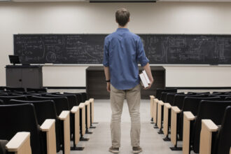 video studentie de proba cum incearca universitatile din romania sa i atraga pe elevii indecisi nu stim ce sa alegem 685cc6ad8581c