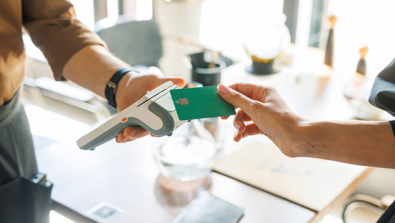 Impozitarea tranzacțiilor cu cardul, contestată de toate forțele politice: „Nu este corect să taxezi transferul simplu de bani” 1 video taxarea platilor cu cardul refuzata de toate taberele politice nu poti sa taxezi simpla miscare de bani dintr o parte in alta 6849a10b0d9b4