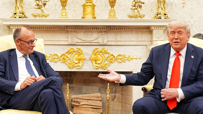 Trump zâmbește ironic când cancelarul german Merz îi reamintește de aniversarea Debarcării din Normandia: „Nu a fost o zi fericită pentru voi” 1 video trump a ras dupa ce cancelarul german merz i a amintit ca azi e aniversarea debarcarii din normandia n a fost o zi buna pentru voi 684268bc2b4fd