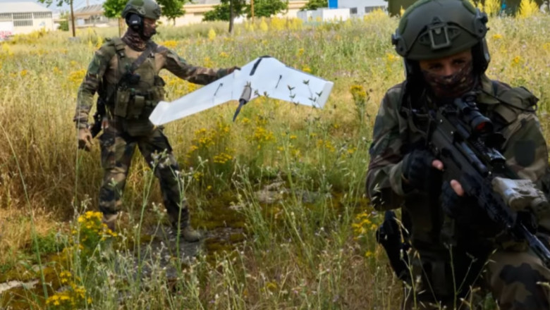 Ucraina primește drone franceze cu rază de acțiune de 25 km, iar Renault ar putea să le fabrice pe teritoriul ucrainean 1 video ucrainenii au primit drone franceze capabile sa loveasca tinte aflate la 25 km departare renault ar putea produce uav uri in ucraina 6858d9be4fb13