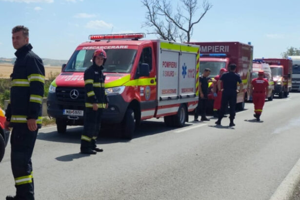 videofoto accident intre doua microbuze si un autoturism in bihor cinci persoane transportate la spital 68629992cf289