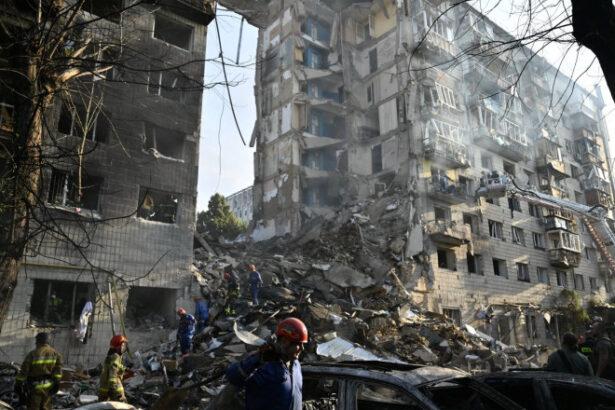 videofoto atac masiv cu rachete si drone rusesti asupra kievului 14 oameni au murit iar 55 au fost raniti 6851104d7cc71