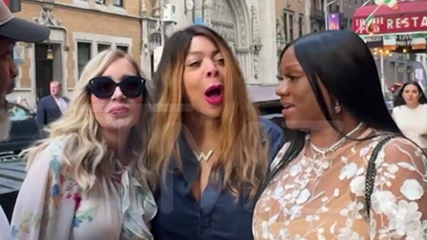 Wendy Williams se întâlnește cu prietenele pentru o seară de neuitat în inima New York-ului 1 wendy williams meets up with friends for ladies night in new york city 684b86be4de69