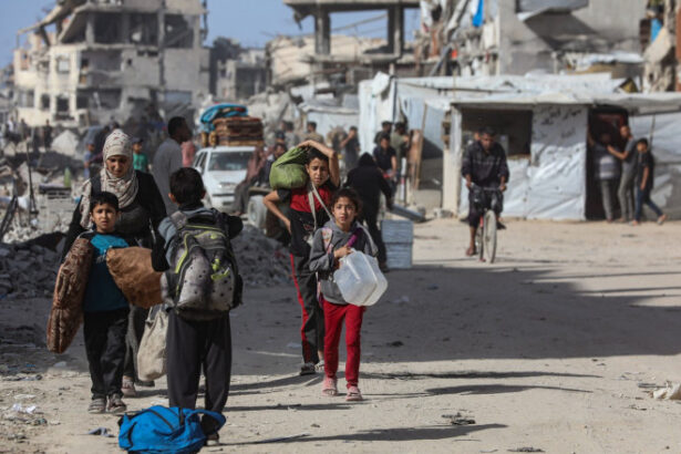 zeci de palestinieni au fost ucisi in apropierea unui punct de distribuire a ajutoarelor din gaza in a treia zi de atacuri consecutive 683ec76e34151