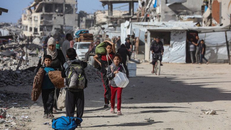 Zeci de palestinieni și-au pierdut viața în apropierea unui centru de distribuție a ajutoarelor din Gaza, în contextul celei de-a treia zile de atacuri neîntrerupte 1 zeci de palestinieni au fost ucisi in apropierea unui punct de distribuire a ajutoarelor din gaza in a treia zi de atacuri consecutive 683ec76e34151