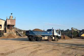 zeci de perchezitii in dambovita pentru combaterea infractiunilor de mediu suspiciuni privind arderea ilegala a deseurilor 683eb614338ac