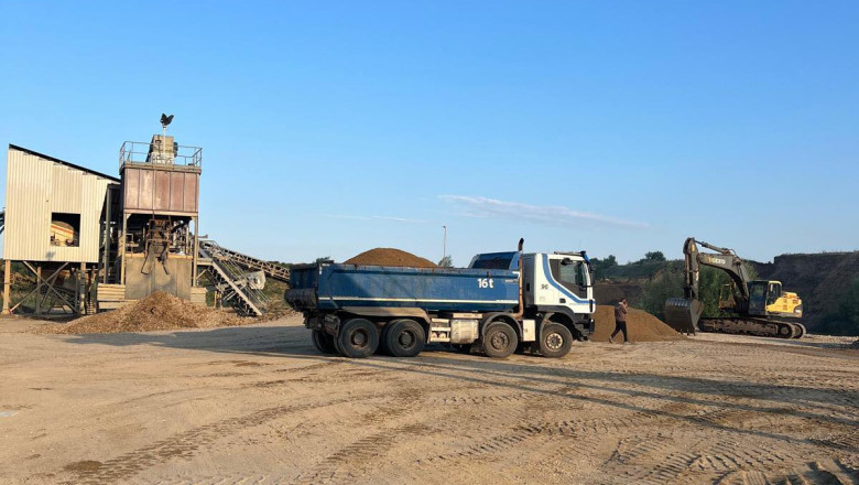 Acțiuni de amploare în Dâmbovița pentru stoparea infracțiunilor ecologice. Investigatii privind incinerarea ilegală a deșeurilor 1 zeci de perchezitii in dambovita pentru combaterea infractiunilor de mediu suspiciuni privind arderea ilegala a deseurilor 683eb614338ac