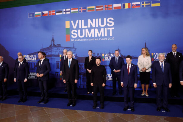 zelenski a vorbit despre operatiunea prin care a distrus o treime din flota bombardierelor strategice ruse la summitul b9 683db5367e0ca