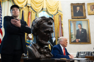 administratia trump a vrut sa rezilieze contractele cu spacex insa a descoperit ca sunt esentiale pentru departamentul apararii 687dd18e5baf9