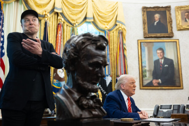 administratia trump a vrut sa rezilieze contractele cu spacex insa a descoperit ca sunt esentiale pentru departamentul apararii 687dd18e5baf9