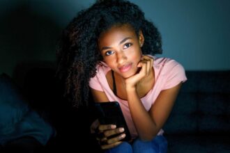 adult children who avoid phone calls from their parents usually have these 11 reasons 688835e634573