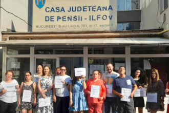 angajatii de la casele de pensii si ministerul investitiilor europene protesteaza marti fata de taierea veniturilor 686cc384dd710