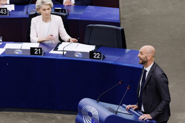 aur ironizat chiar de aliatii din parlamentul european la motiunea lui piperea unora le place sa piarda atat acasa cat si aici 686cf21612563