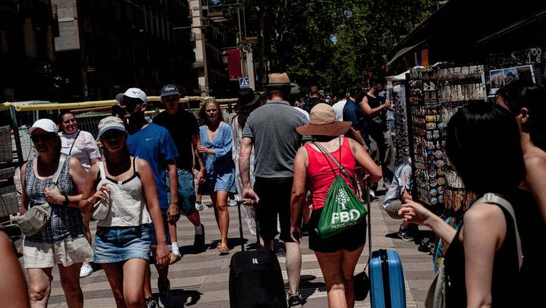 Barcelona restricționează accesul în două terminale ale portului de croaziere pentru a diminua afluxul de turiști. 1 barcelona inchide doua dintre terminalele din portul de croaziere ca sa reduca numarul turistilor 687f3a2bafb6f