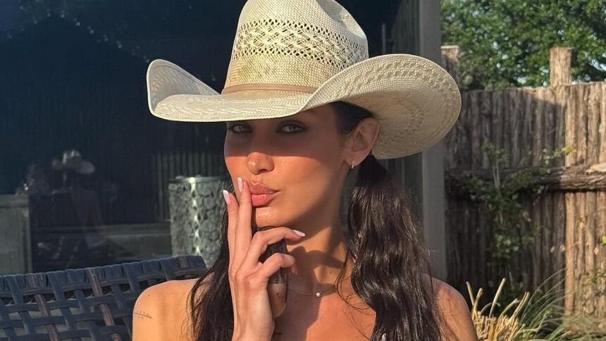 Bella Hadid strălucește în costum de baie, bucurându-se de o viață liniștită în Texas, alături de iubitul ei cowboy, Adan Banuelos. 1 bella hadid sizzles in bikini as she embraces quiet life in texas with cowboy boyfriend adan banuelos 68747c9d2c7e7