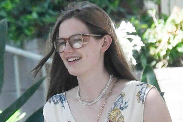 ben affleck and jennifer garners woke daughter violet ditches designer bags for 20 handmade tote 687293028f0a2