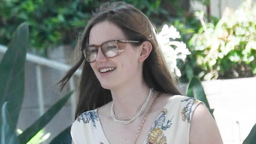 Fiica conștientă social, Violet, renunță la gențile de designer și alege un rucsac handmade de 20 de dolari. 1 ben affleck and jennifer garners woke daughter violet ditches designer bags for 20 handmade tote 687293028f0a2