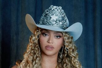 beyonce makes major tour change after terrifying stunt left her hanging and screaming midair 6872f51ab49a5