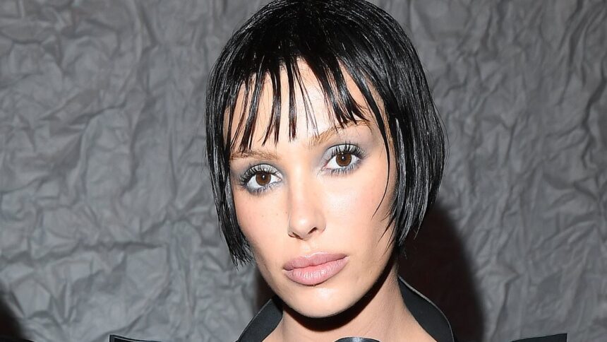 Bianca Censori îmbracă un look provocator într-o ședință foto incendiară cu Kanye West. 1 bianca censori poses nearly nude for raunchy kanye west photo shoot 686de290e6e30