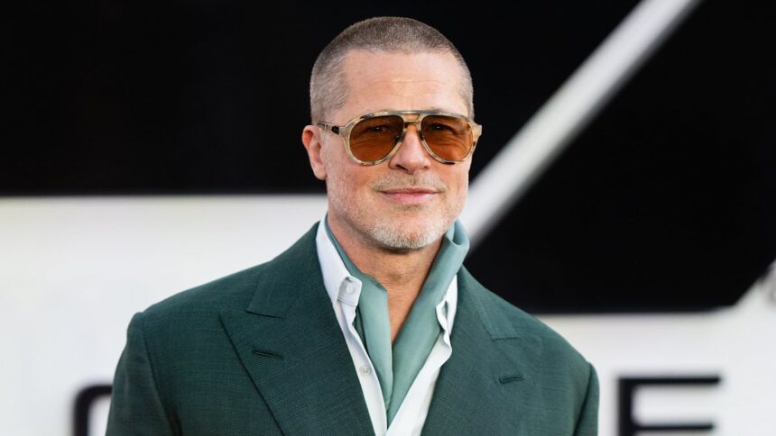 Brad Pitt își întărește securitatea la reședința de 6 milioane de dolari după un furt, în timp ce vecinii se plâng că nu avea o „gardă” eficientă. 1 brad pitt beefs up security at 6m home after break in as neighbors gripe he didnt have a good fence 68745ed11c28d