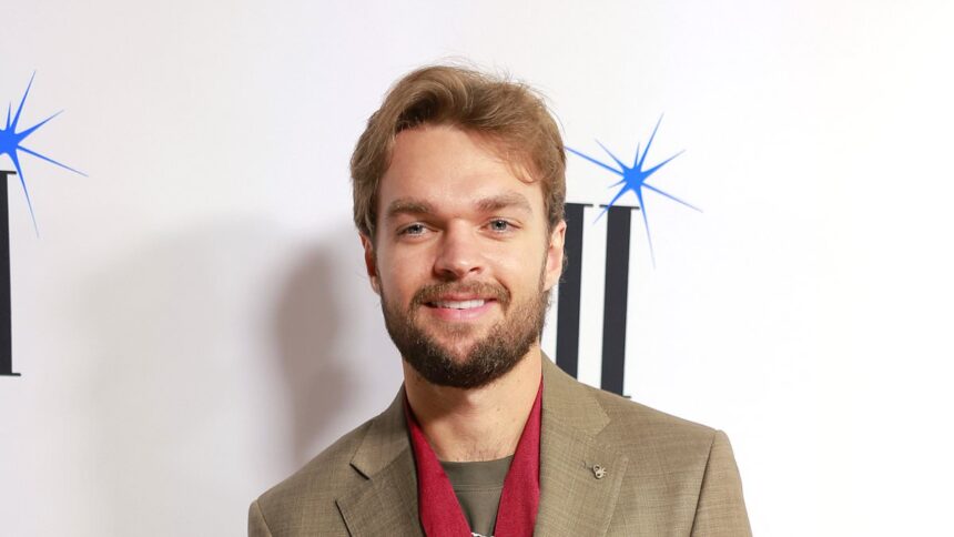 Cântărărețul de country Conner Smith, acuzat după un accident rutier fatal cu un pieton în vârstă. 1 breaking newscountry singer conner smith charged after deadly car accident with elderly pedestrian 68714aaa997f6