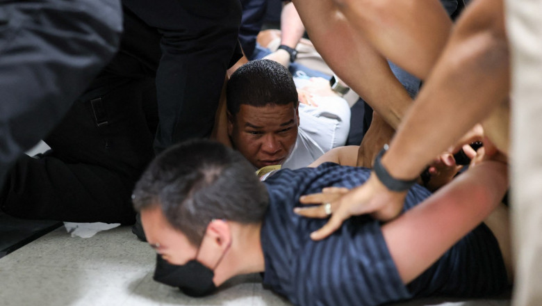 Ofensiva administrației Trump împotriva migranților se intensifică: solicitanții de azil căzuți în plasa audierilor înșelătoare. 1 campania administratiei trump contra migrantilor se inteteste solicitantii de azil sunt arestati in urma unor audieri capcana 6879dc85e38e5