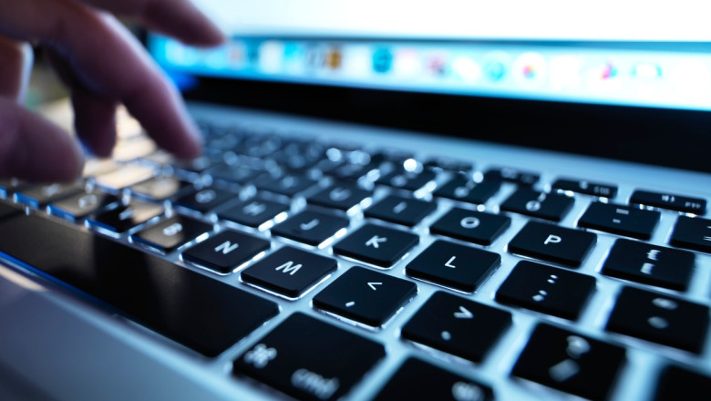 Câți români afirmă că s-au implicat recent în activități politice online (sondaj INSCOP)? 1 cati romani declara ca au participat recent la actiuni politice pe internet sondaj inscop 687df879a5a1a