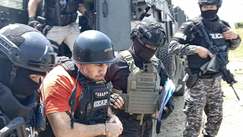 Cea mai mare figură a traficului de droguri din Ecuador a fost predată autorităților din SUA. „Îl trimitem cu bucurie să răspundă în fața legii americane.” 1 cel mai mare traficant de droguri din ecuador a fost extradat in sua il trimitem cu mare placere sa se confrute cu legea americana 687dc828384f3