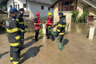 cel putin 600 de locuitori din brosteni nu stau in casele lor afirma primarul orasului 688a6cf3cdf25