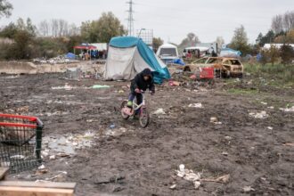 children crossing channel from france exposed to teargas report says 6863ef2a8b3dd