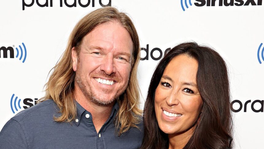 Cuplul gay ia apărarea lui Chip și Joanna Gaines în fața criticilor conservatorilor creștini. 1 chip and joanna gaines are defended by gay couple after conservative christians rage at hgtv reality stars 6876fa48e677e