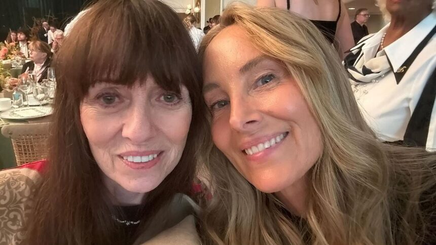 chynna phillips 57 poses for very rare photo with sister mackenzie phillips 65 at brian wilsons memorial 6879029e0c66f