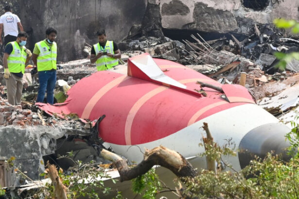 cine a oprit alimentarea motoarelor discutiile din cabina pilotilor alimenteaza controversele privind prabusirea avionului air india 687f64bb41155